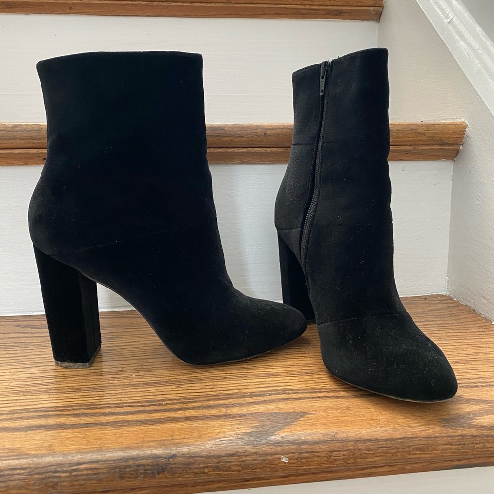 Black Velvet Pumps